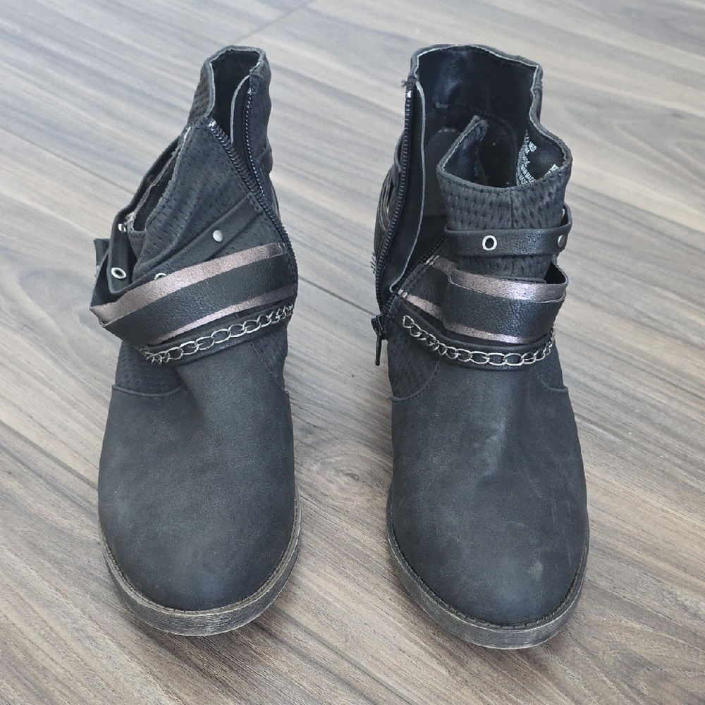 SO Black and Gray Ankle Boots with Chain Accent